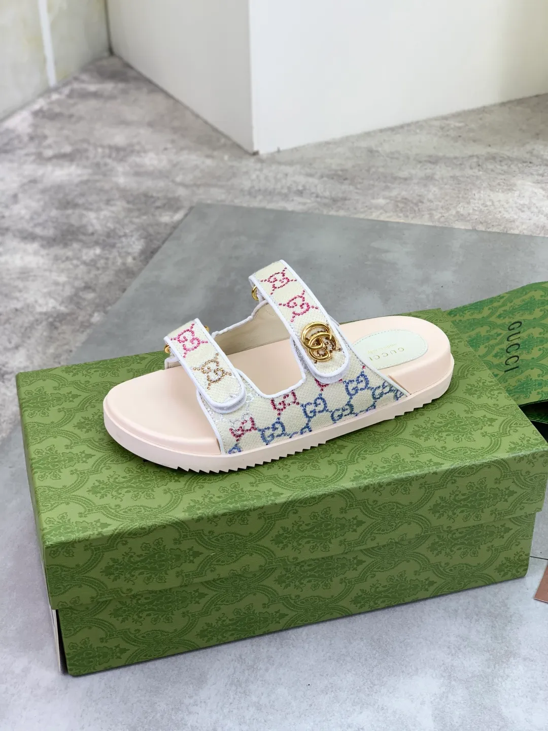 Men's shoes 💰P480💰[New model] High version 🎁🎁🎁 GUCCI New casual hot diamond slippers for the Year of the Snake, original official website, perfect workmanship, transmitting a kind of noble luxury, sublimating its definition of luxury in Gucci's high-end extraordinary craftsmanship. Original Gucci double G combination outsole, code number: 35-45, complete package